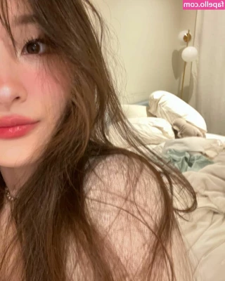 Tinakitten - I really wanted to post a vid today but my selfie stick BROKE while I
