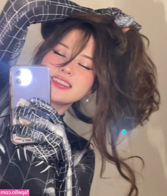 Tinakitten - Tu nena caliente   ve que rico culo tengo para que lo disfrutes y te