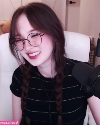 Tinakitten - All tippers get 5 horny nudes