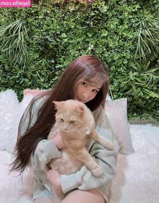 Tinakitten - is my pussy pretty enough for you to play in? 😈