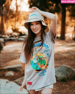 Tinakitten - Thursday   who s Online