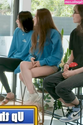 Tinakitten - tired feet looking to play a little or   relax a little