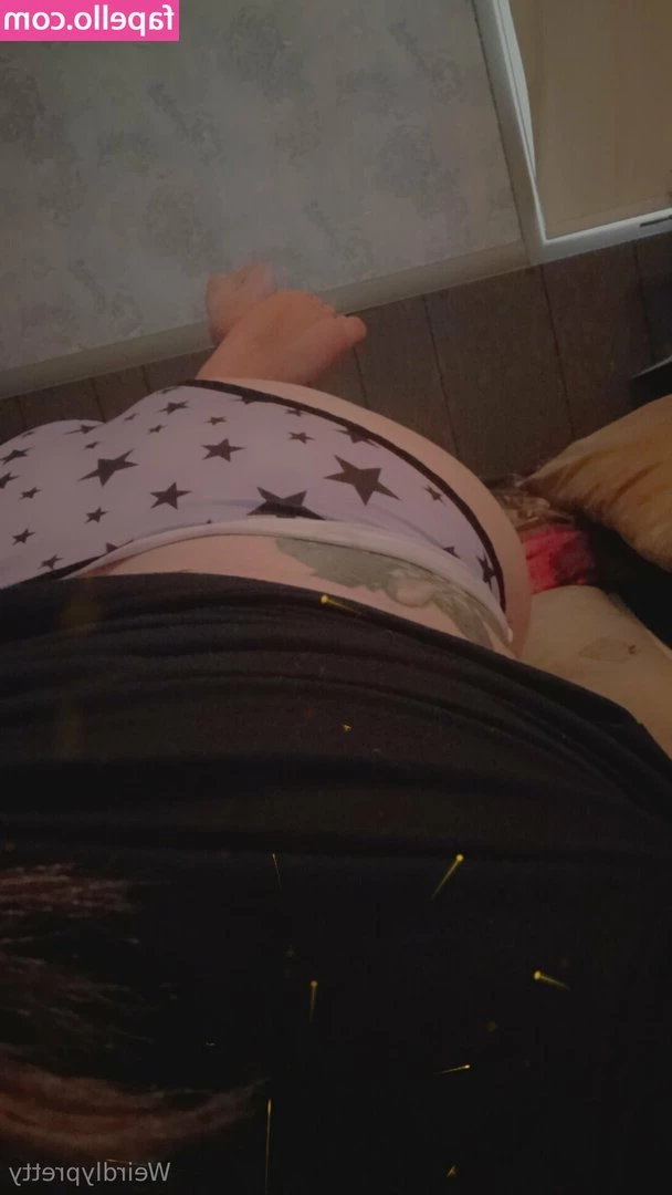 weirdlypretty666 - Ahaego face & a pencil in between my toes and soles <3 close