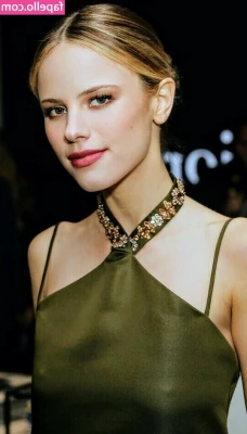 Halston Sage [ halston-sage ] - I ll wait for you right here  message me when you re ready