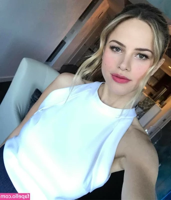 Halston Sage [ halston-sage ] - FREE FREE FREE   xxxtoxicxxxx   Hello baby  mi name is cande i m 23
