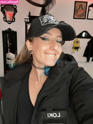 sadsillyfree - I shoved these panties so far inside me they almost got stuck 🤭