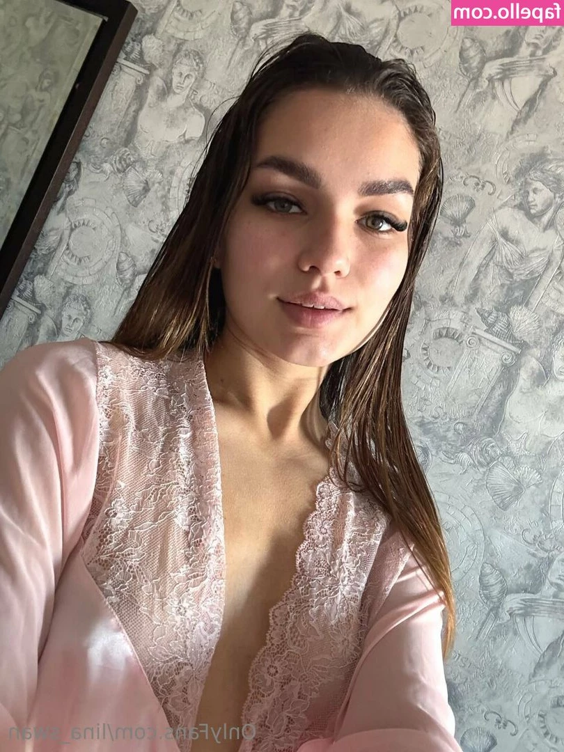 Lina_Swan [ lina-swan ] - Going live tonight at 7 30  Gonna be answering chats Questions taking