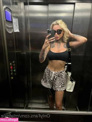 mia_foxybae [ mia-foxybae ] - A bit of smokin  and a bit of fun