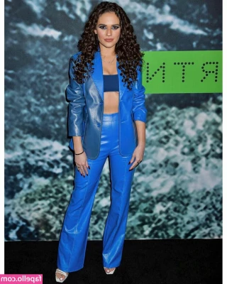 Madison Pettis [ madison-pettis ] - Estoy todo desnudo esperando por ti  I m all naked waiting for you