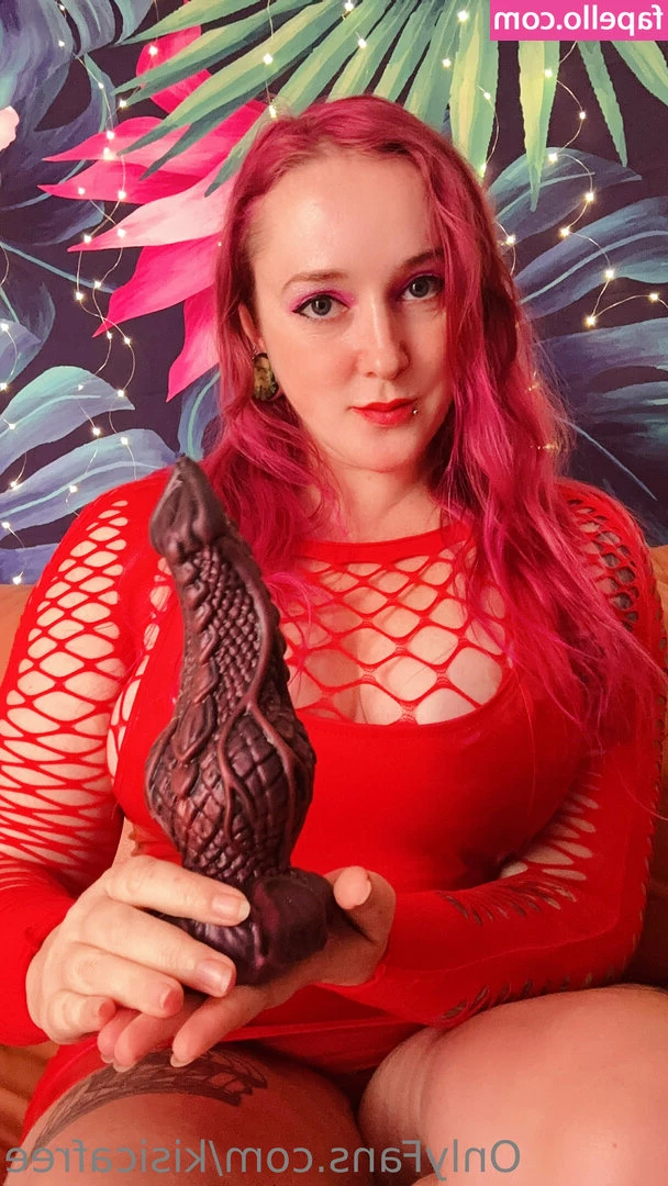 kisicafree - suns out  tits out