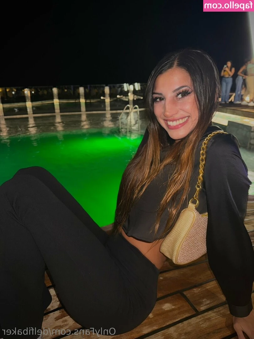 anacherie - ufffffff   Quiero usar un cosplay ero   dejen ideas  los leo para mis
