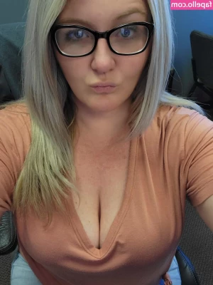 Madison [ madison-6 ] - I like it haha I feel like my dick looks tougher now