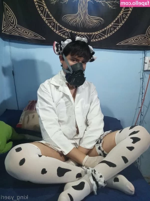 king_yaeri [ king-yaeri ] - Subí video a canal premium de telegram usando a este bebe    Ya
