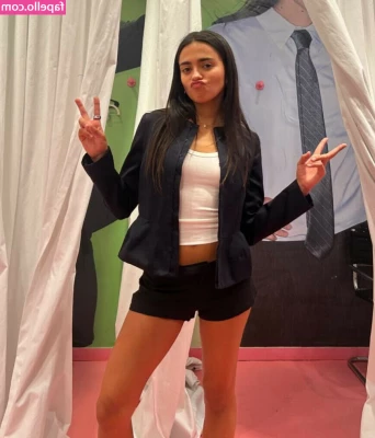 Maia Reficco [ maia-reficco ] - Dressing myself up for my photo shoot :D Guess the theme :P