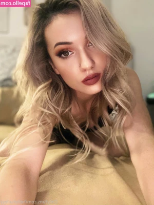 hellohaileyy - Hot Ukrainian girl pumps and revs the Plymouth Scamp