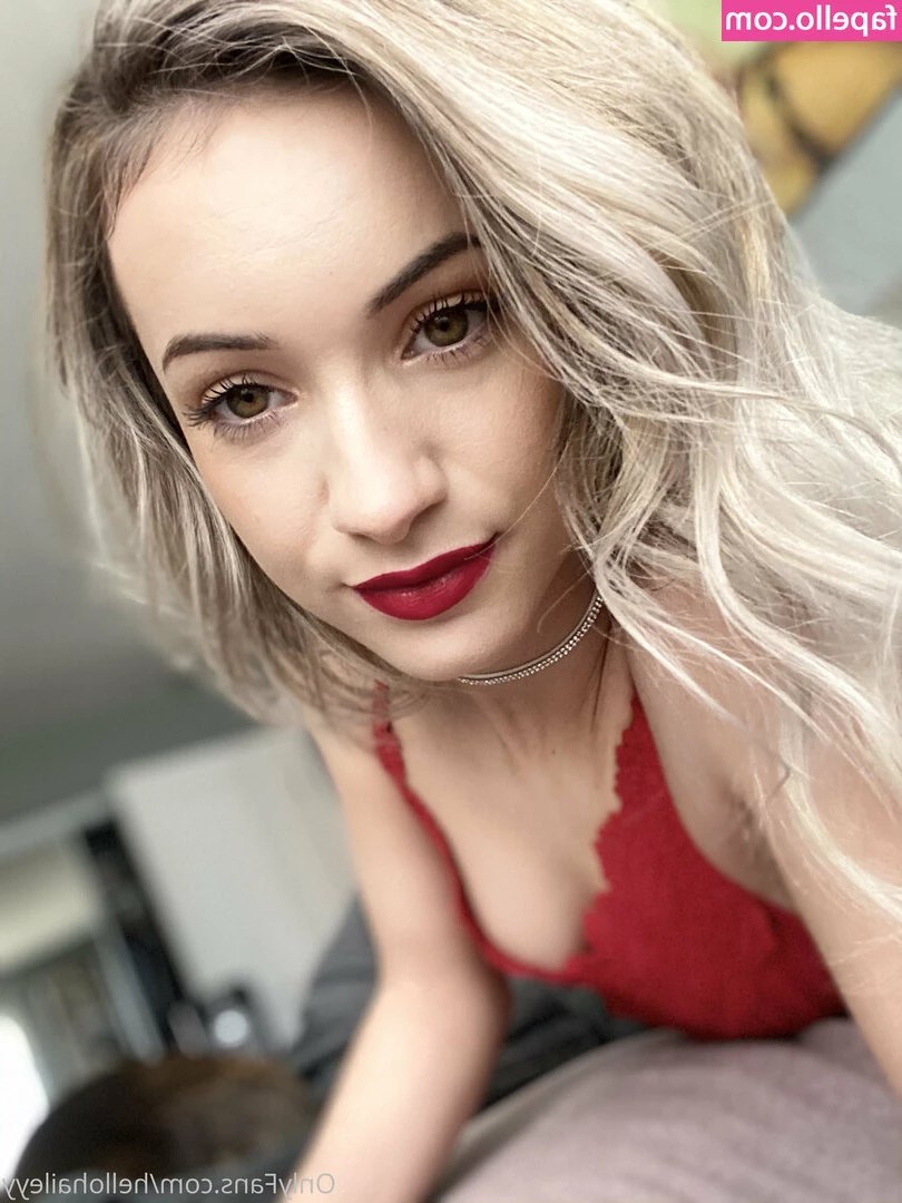 hellohaileyy - Exploté mucho mi sexualidad durante el viaje que hice hacia Iquique 