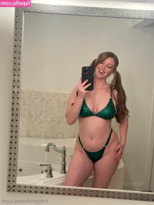Megan DeLuca [ megan-deluca-54 ] - Throwback to this orange pedi🍊