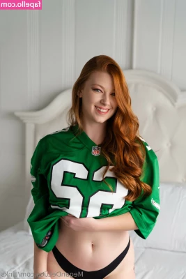 Megan DeLuca [ megan-deluca-54 ] - Big stretch for kitty! X x x