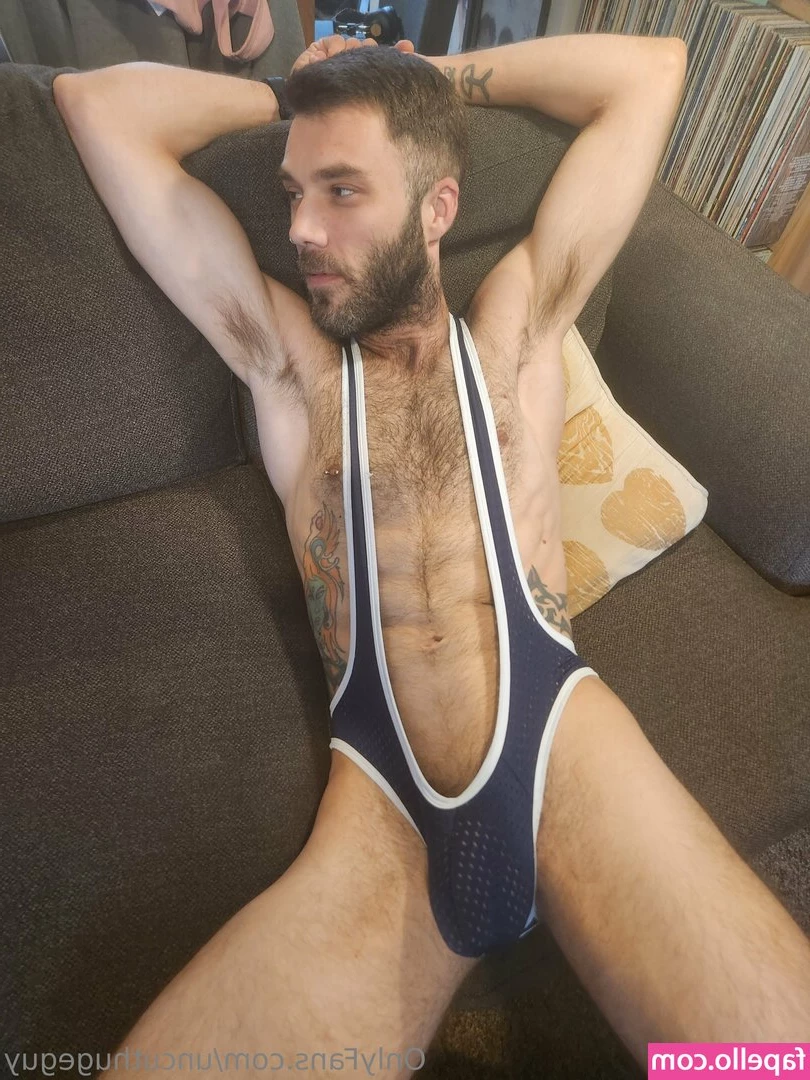 uncuthugeguy - My pics right before I worked out  Do you like my outfit