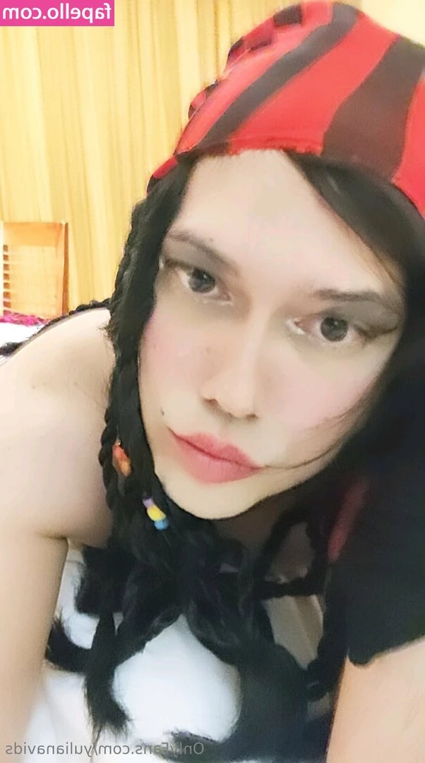 yulianavids - A little butt naked ass worshipping w/ my girl @lissaaires before bed