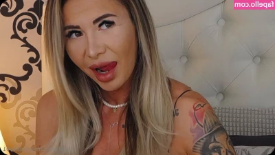 annekay01 - How many of you miss my ass-play and want to see more?