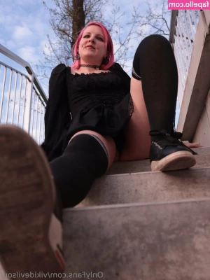 vikidevilsoul - Jiggles in real life