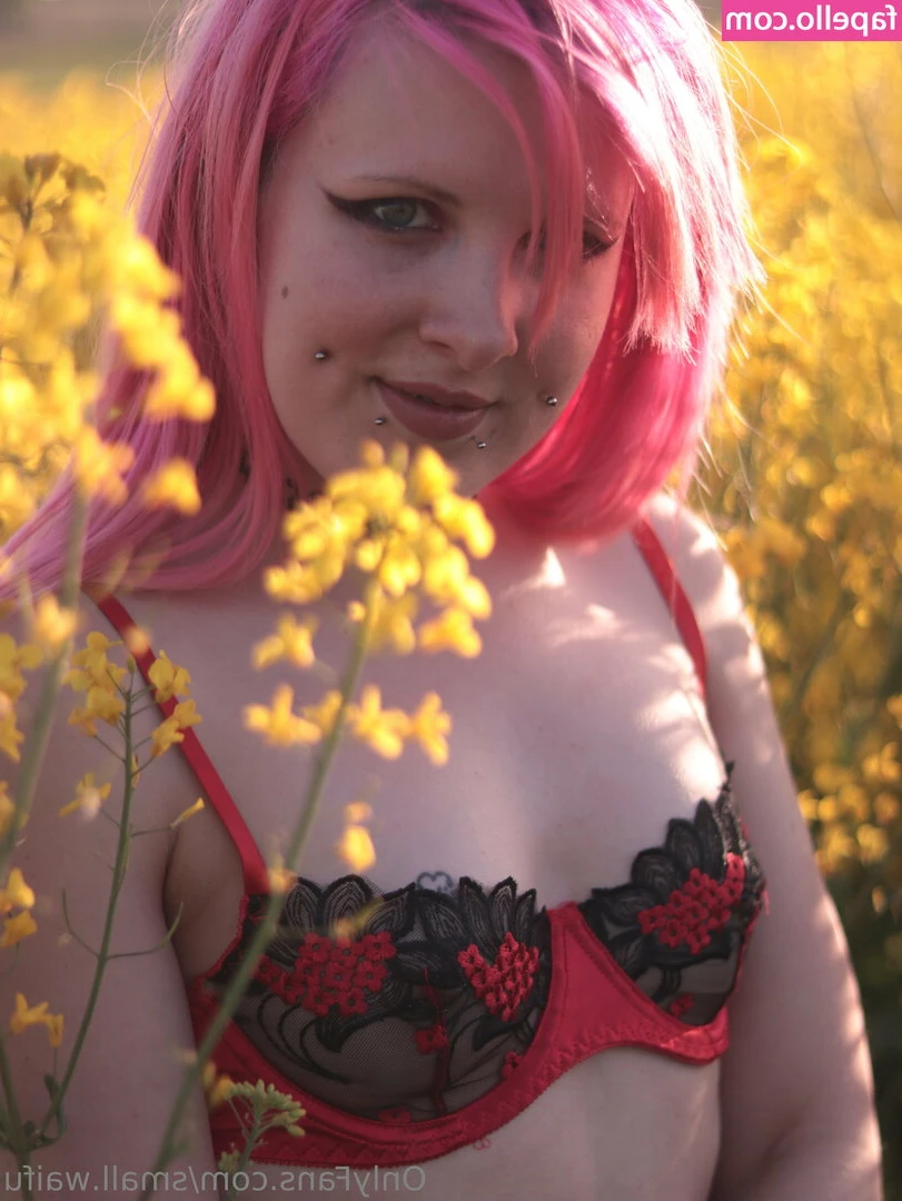 vikidevilsoul - I look cute in your underwear