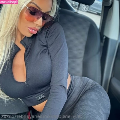 kimberleyandersonxxx [ kimberleyandersonxxx-1 ] - Love my glass dildos 😝