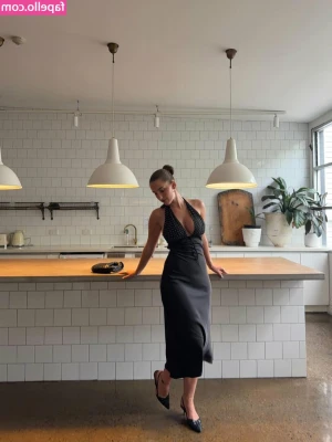 Lauramjj_ [ lauramjj ] - Will you play with me ? Look how I dressed up for you...Its because I