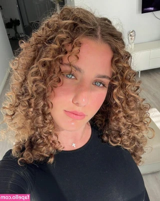 Lauramjj_ [ lauramjj ] - Get you a girl who likes both https://onlyfans.com/moodiemaggie