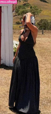 Lauramjj_ [ lauramjj ] - Guess who decided to be a naughty maid for you 🥵 DM me for the