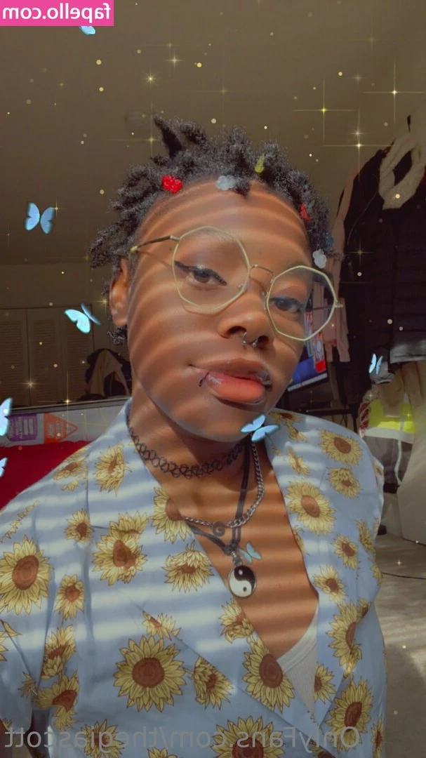 thegiascott - I couldnt even behave myself while i was just trying to casually lay