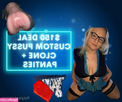paigieebabieee - Some pussy eating before I let him fuck me with this strap on