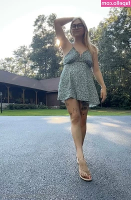 roseyrey - Butt play! 🥰💖  Using my love-heart glass wand to ram my little