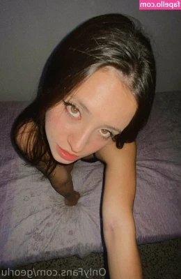 georlu - Pussy playing 🔥   I’m in the tanning studio and damn my pussy is