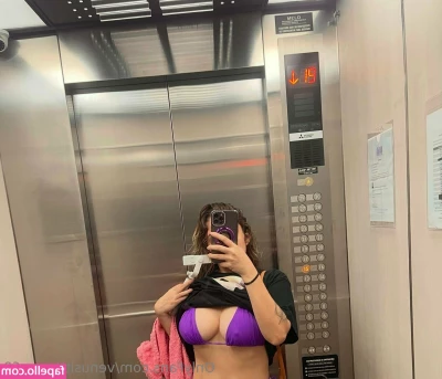 venusblonde - Crazy sexy hot beautiful and leaves little for the imagination. Enjoy.
