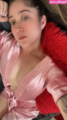 venusblonde - Creaming my feet dm for more
