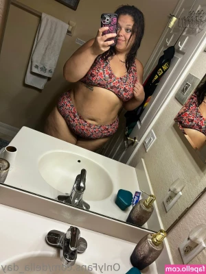 della_day [ della-day ] - Feel the sexual energy 😈 I’m waiting for you in my dm……..