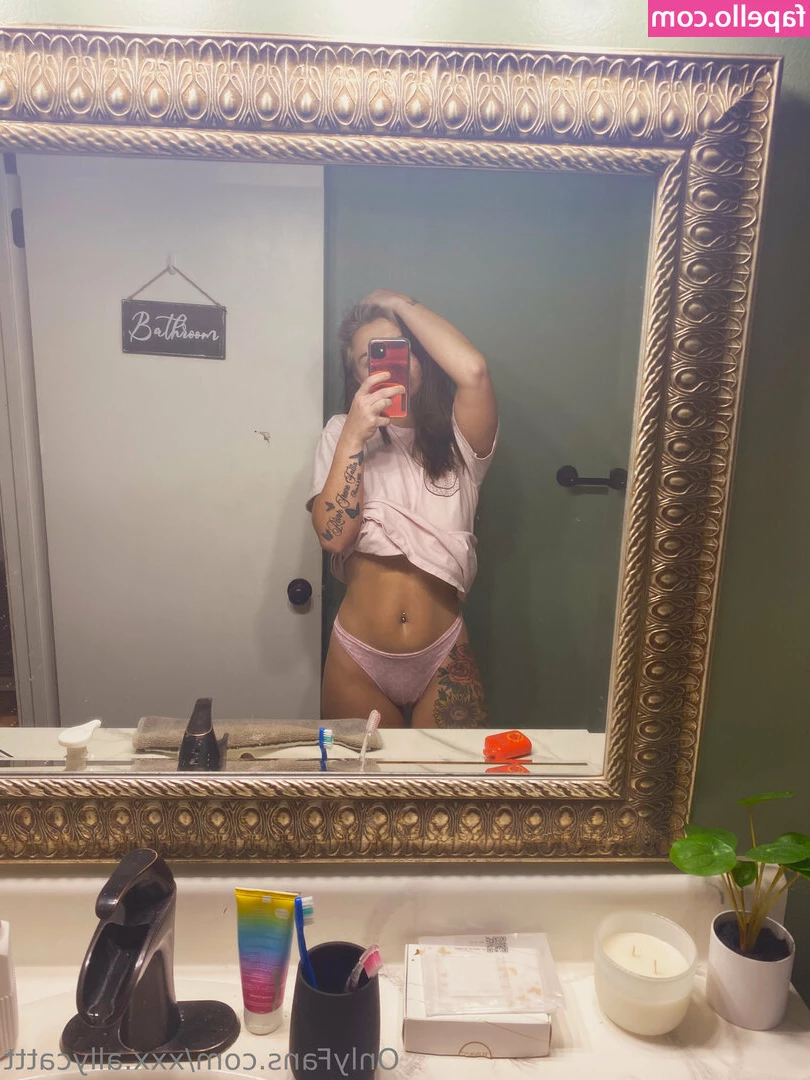 allyc.attt [ allyc-attt ] - Lick  suck  or stomp