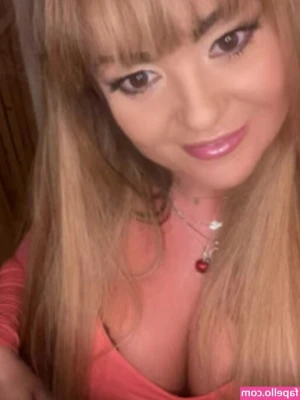 Danielle Nicholls [ danielle-nicholls ] - I love how you can see the front and back of my body at the same time