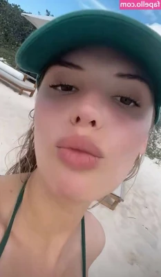 Alissa Violet [ alissa-violet ] - Boobs take up 70% of your vision