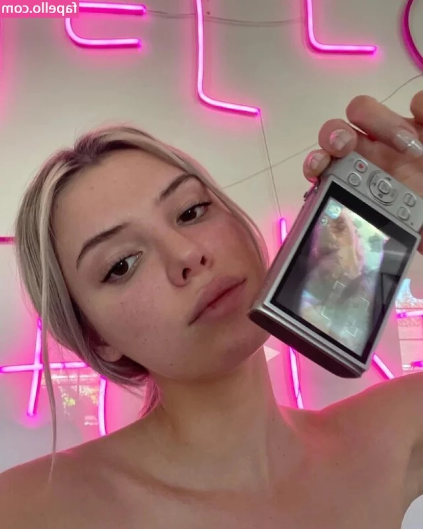 Alissa Violet [ alissa-violet ] - Tu m accompagnes sous la douche   Je m accorde un petit moment de