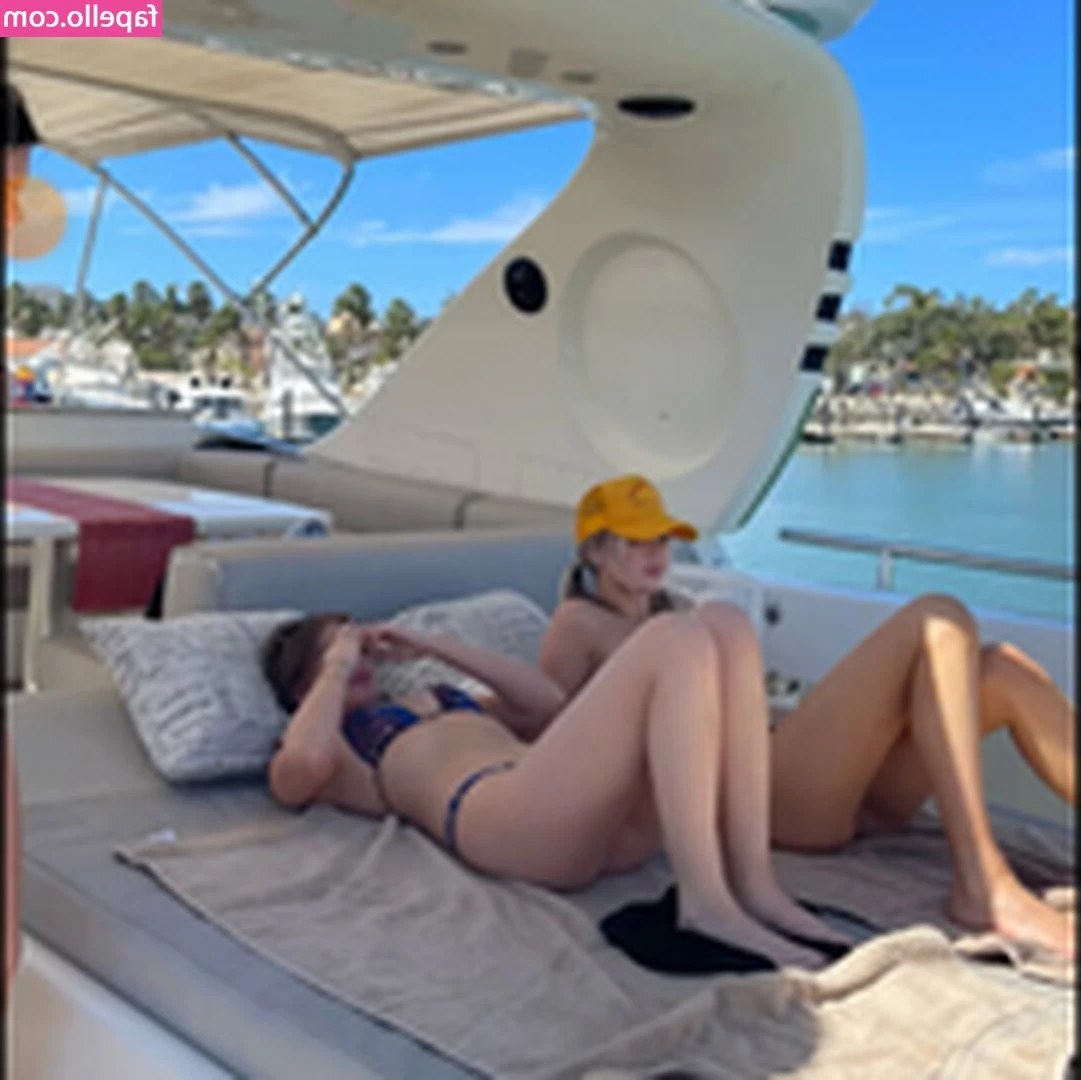 Alissa Violet [ alissa-violet ] - It s my birthday week  and when I upload content  I keep getting