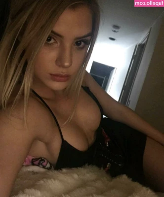 Alissa Violet [ alissa-violet ] - Sucking on  buxxxcobear