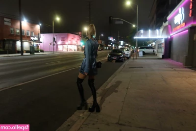Alissa Violet [ alissa-violet ] - Love the smell of stinky feet after a long day work cock tease  foot