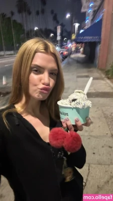 Alissa Violet [ alissa-violet ] - putting my feet to good use 🦶🏻🦶🏻