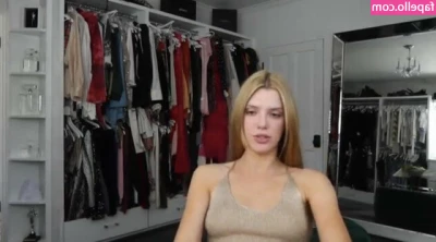 Alissa Violet [ alissa-violet ] - Can I tempt you to give my fuzzy pussy a lick and then a tittyfuck?