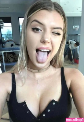 Alissa Violet [ alissa-violet ] - Swipe and stroke on a Sunday morning ⬅️⬅️