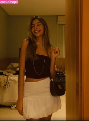 Julia Castrom [ julia-castrom ] - Mirror Mirror on the wall who's the wrinkliest of them all