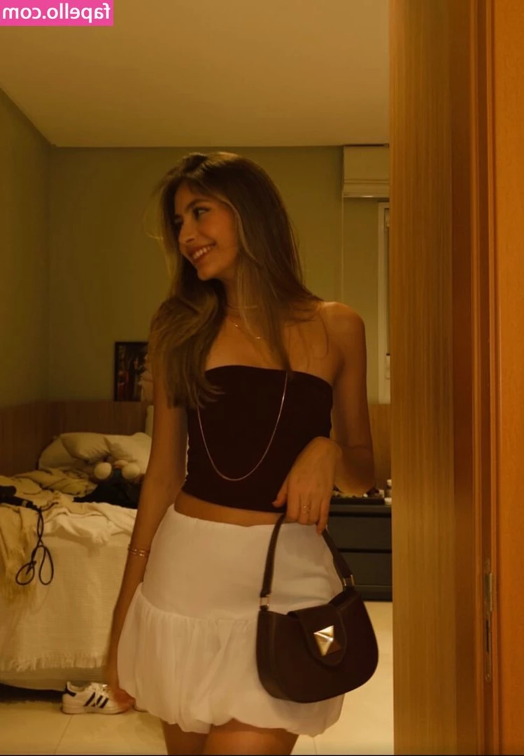 Julia Castrom [ julia-castrom ] - Has anyone got a birthday present for Joe